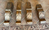 Ménsulas de madera vieja.