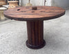 Mesa reciclada con bobina antigua.