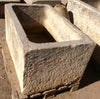 Pilón de piedra rectangular de 1,12 metros.