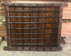ventana reja de hierro cruzado.