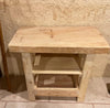 Mesa para lavabo en madera natural.