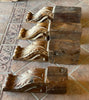 Ménsulas de madera vieja.