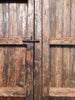 Portón de madera restaurado.