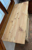 Mesa para lavabo en madera natural.