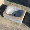 Lavabo de mármol gris.