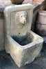Fuente de piedra caliza tallada
