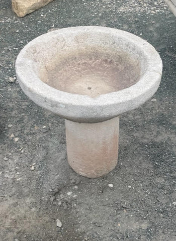 Fuente de piedra de centro
