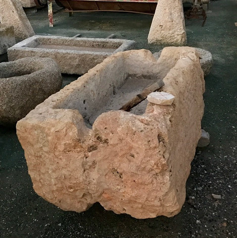Pilón de piedra 1,65 m x 80 cm