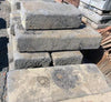 Escalones de piedra de granito.