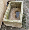 Pilón de piedra caliza rectangular