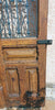 Puerta antigua de entrada señorial.