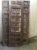 Portón de madera.