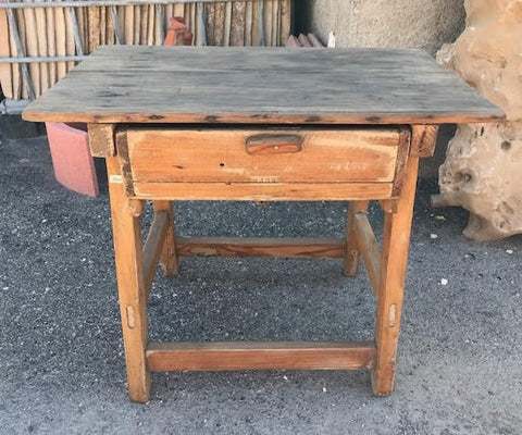 Mesa de cocina antigua 65 x 42 cm.