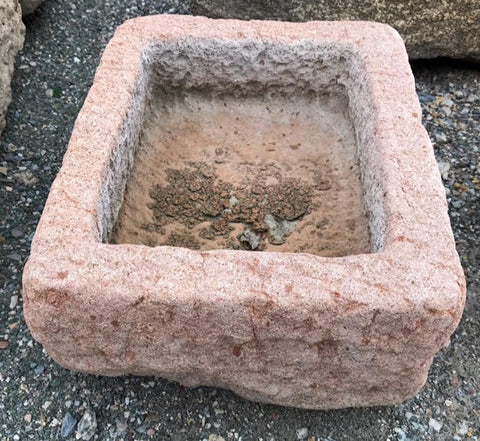 Pila de piedra rojiza 43 x 36 cm