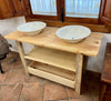 Mesa para lavabo en madera natural.