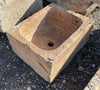 Lavabo de piedra travertino marrón.