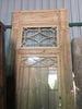 Puerta de madera restaurada cristalera con tragaluz.