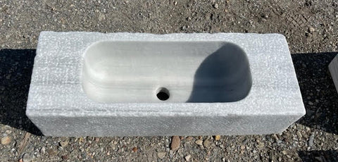 Pila rectangular de mármol blanco