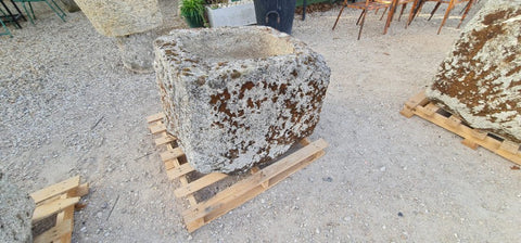 Pilón de piedra