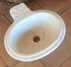 Pila de agua bendita con desagüe.