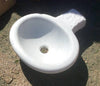 Pila de agua bendita con desagüe grandes.