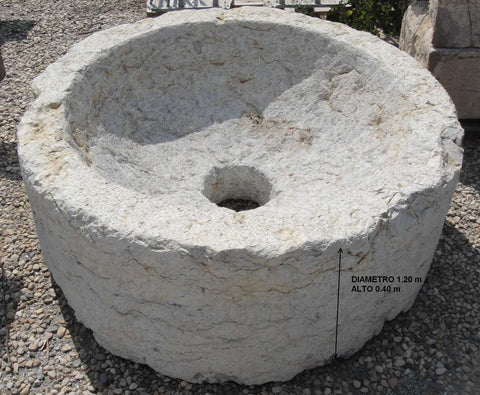 Pilón de piedra redondo