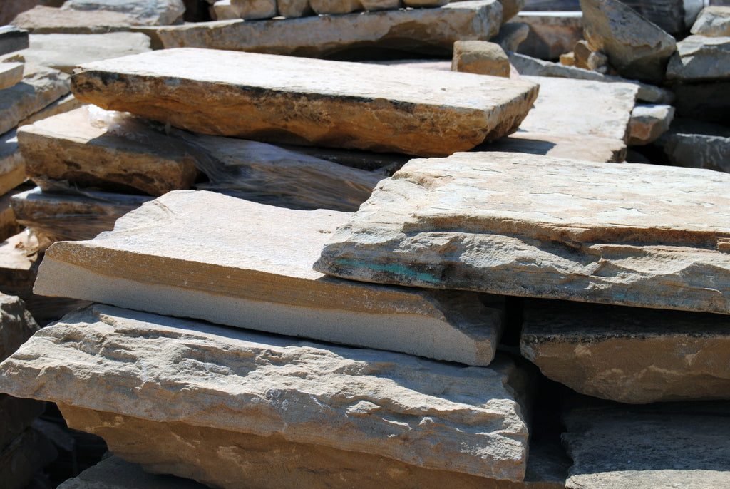 Losas antiguas de piedra irregulares