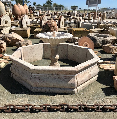 Fuente de piedra travertino