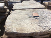 Losas antiguas de piedra grandes irregulares