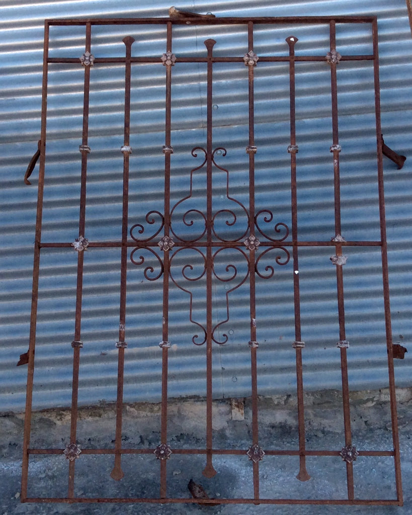Reja antigua 1,50 alto x 1,08 ancho.