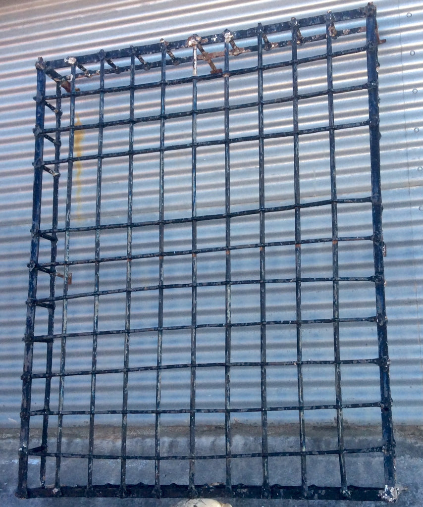 Reja de hierro antigua 1,68 alto x 1,34 ancho.