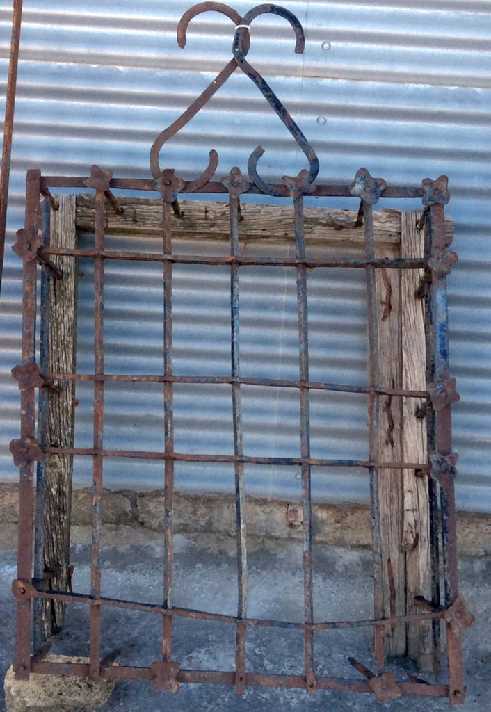 Reja de hierro antigua 90 alto x 75 ancho.