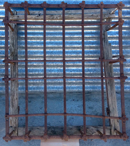 Reja de hierro antigua 86 alto x 76 ancho