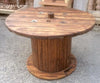 Mesa reciclada con bobina antigua.