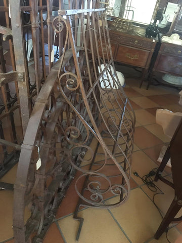 Reja de hierro antigua pecho paloma