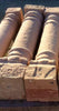 Columnas de piedra rosada