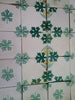 Antiguos azulejos en tonos verdes.