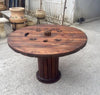 Mesa reciclada con bobina antigua.