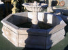 Fuente de piedra travertino octogonal.