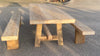 Conjunto de mesa y 2 bancos. 