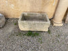 Pilón de piedra caliza rectangular